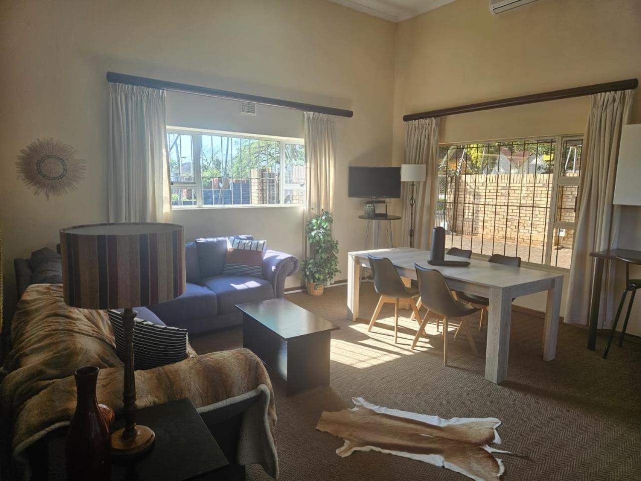 Hillton Manor Guest House ริชาร์ดสเบย์ ภายนอก รูปภาพ