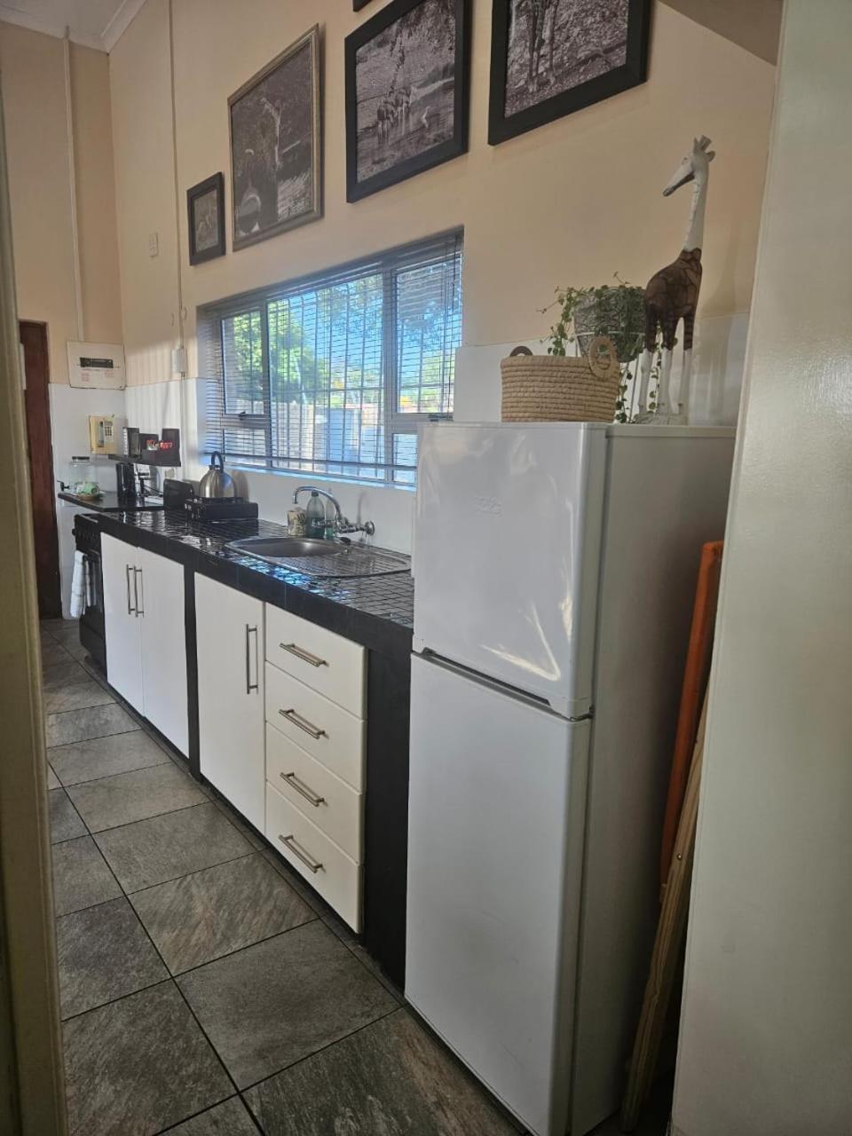 Hillton Manor Guest House ริชาร์ดสเบย์ ภายนอก รูปภาพ