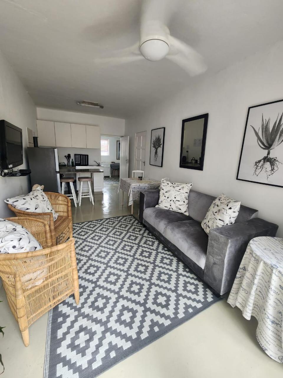 Hillton Manor Guest House ริชาร์ดสเบย์ ภายนอก รูปภาพ