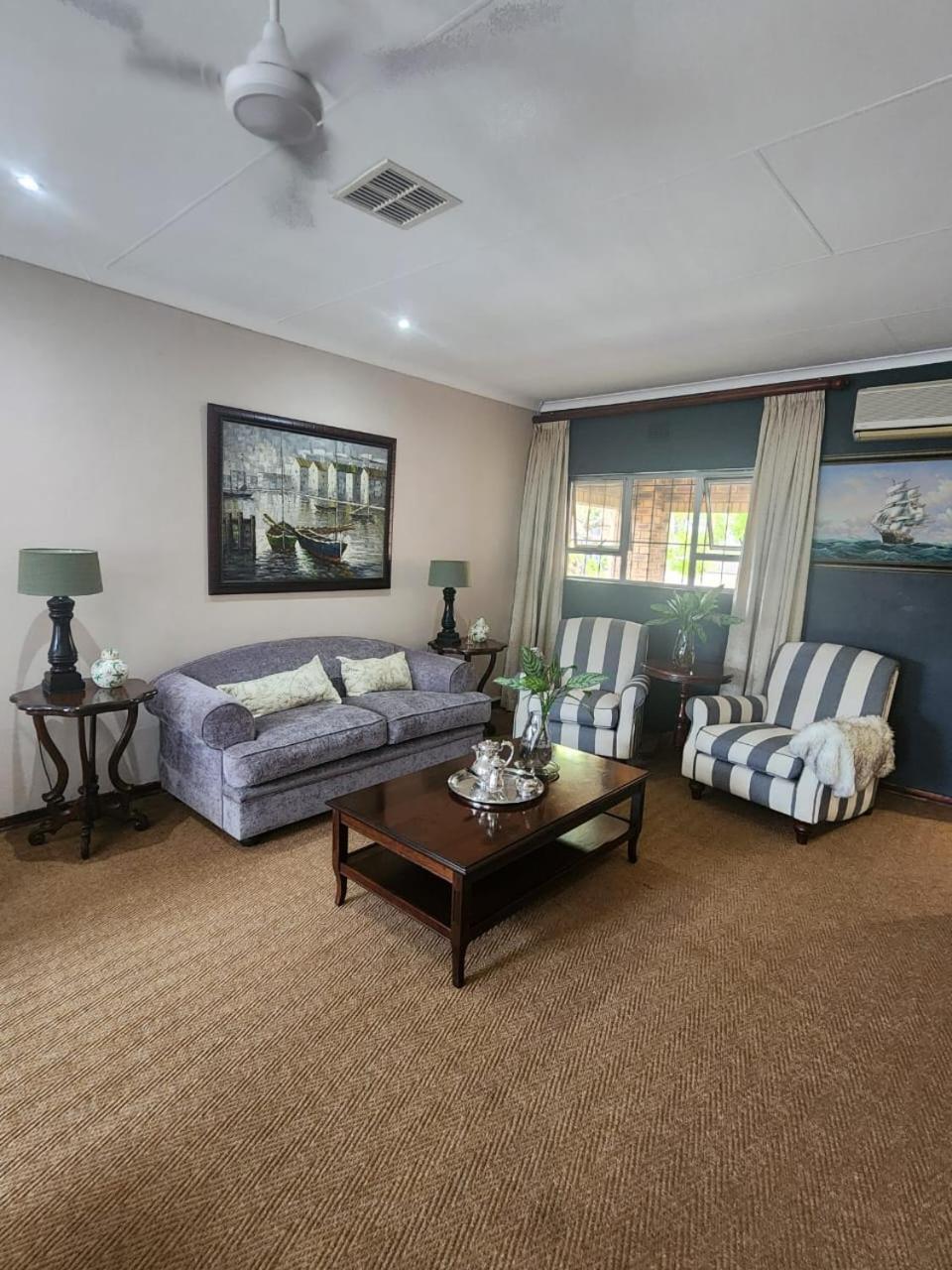 Hillton Manor Guest House ริชาร์ดสเบย์ ภายนอก รูปภาพ