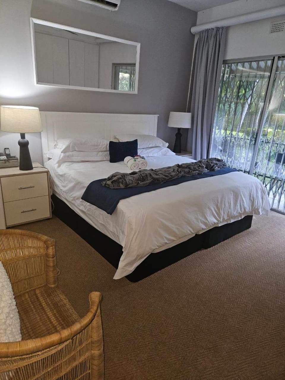 Hillton Manor Guest House ริชาร์ดสเบย์ ภายนอก รูปภาพ