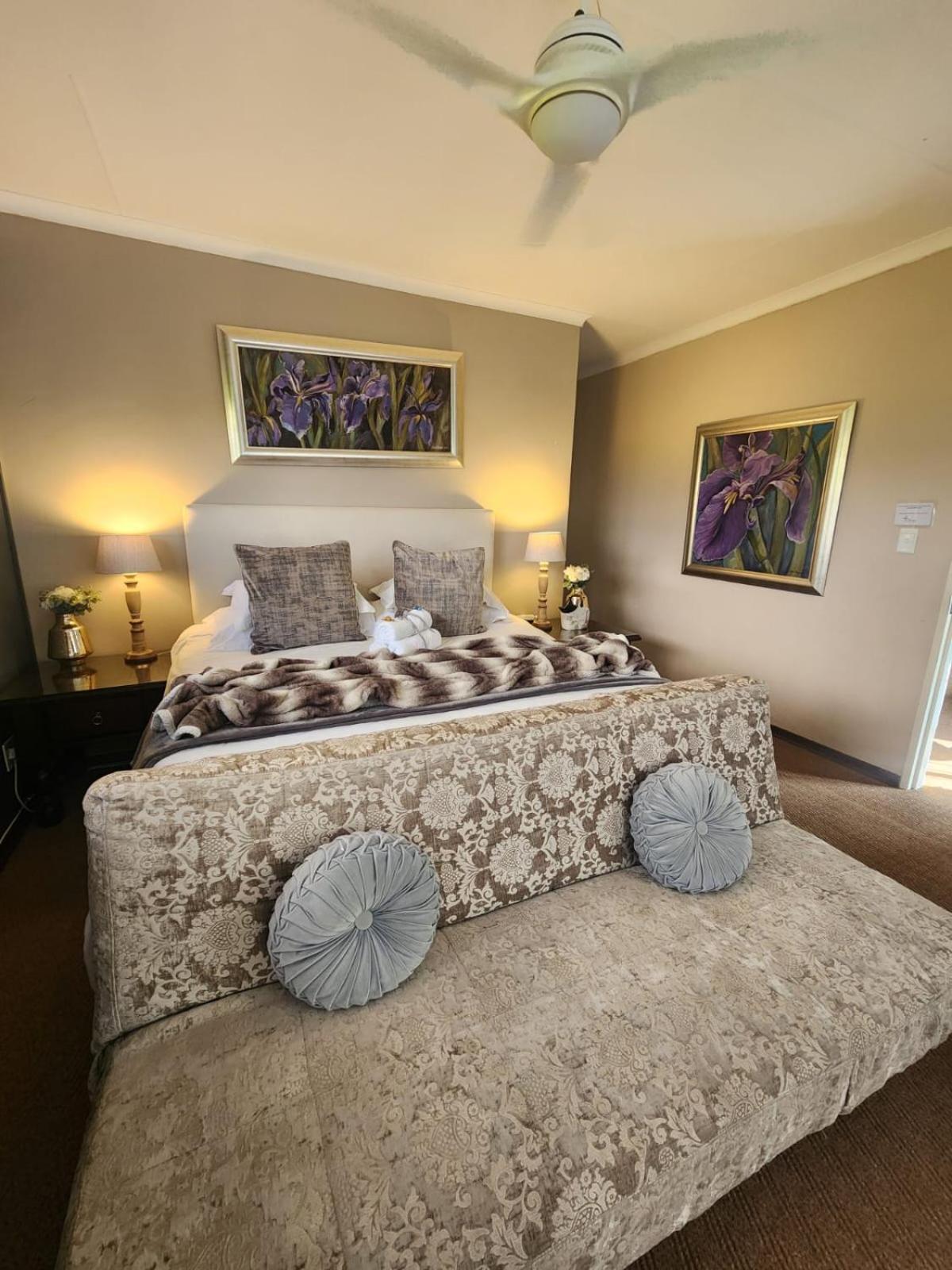 Hillton Manor Guest House ริชาร์ดสเบย์ ภายนอก รูปภาพ